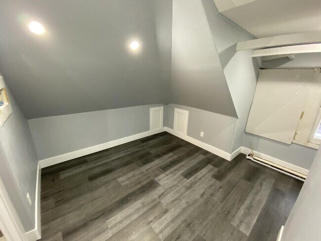 Photo du bâtiment - 129 Emerald St S