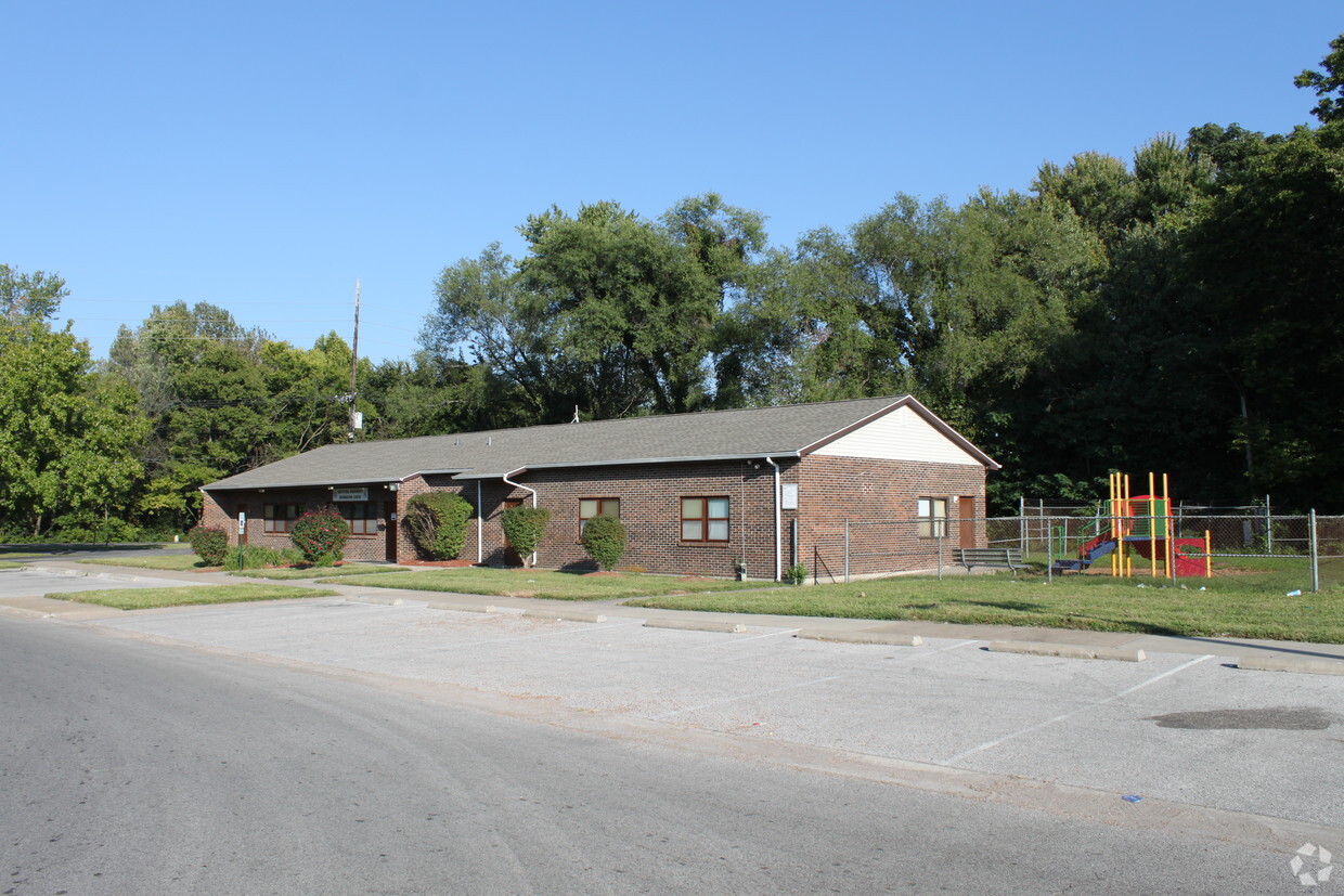 Building Photo - Greystone Apartments