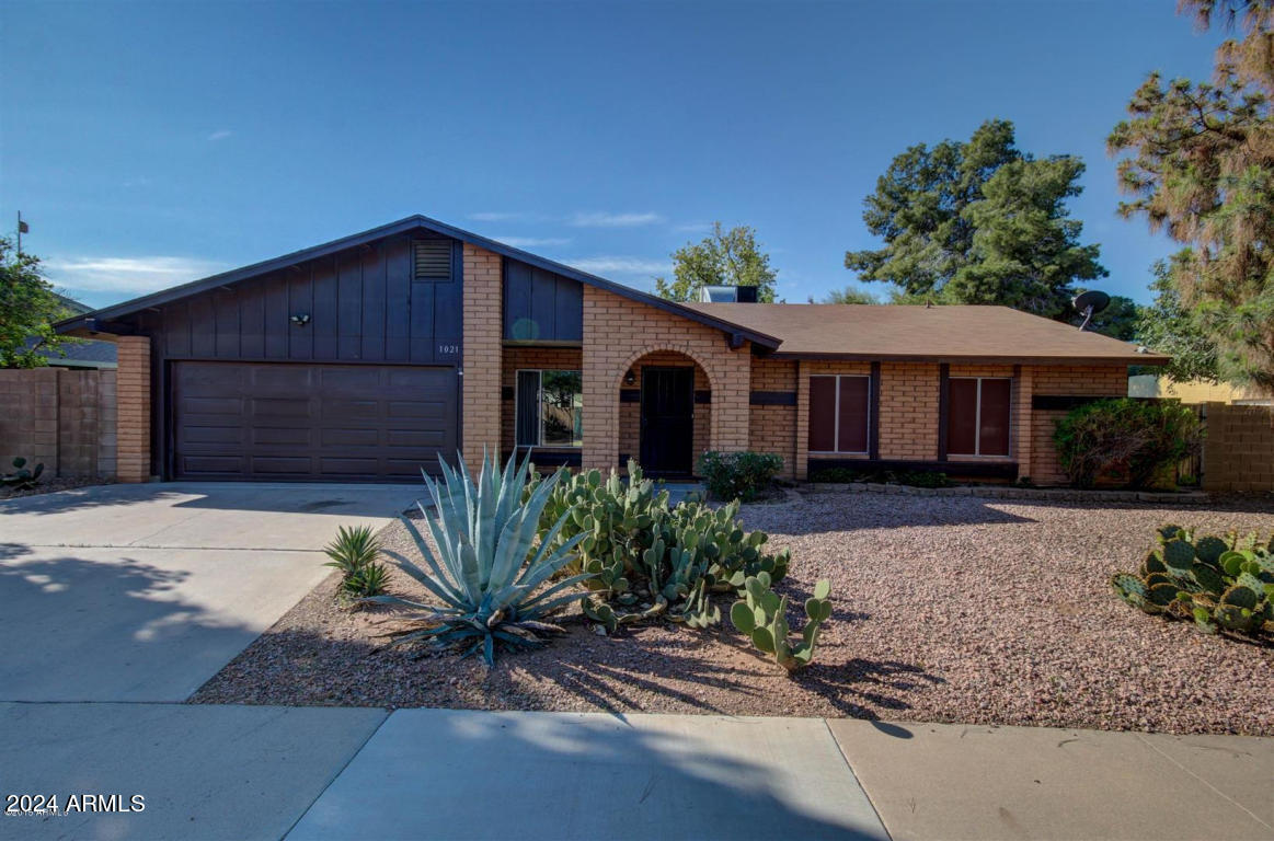 Primary Photo - 1021 W Isabella Ave