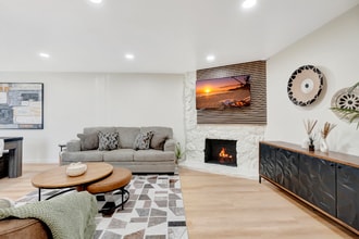 Building Photo - 1676 W Orangewood Ave