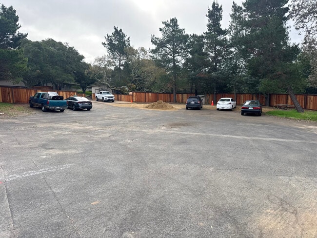 Building Photo - 10 Country Club Way