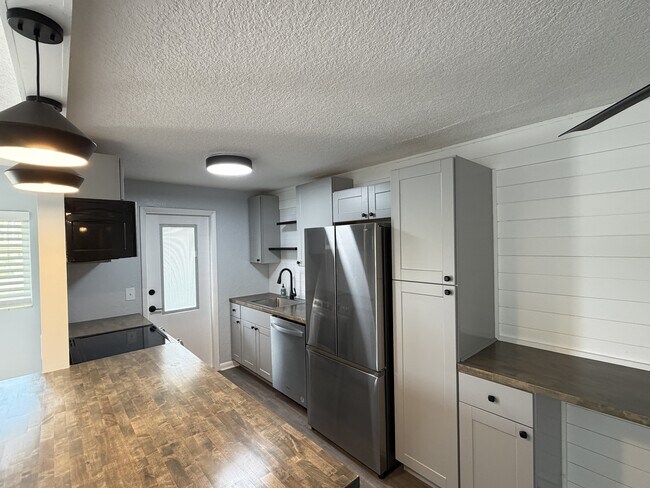 Foto del edificio - 320 Lakeview St