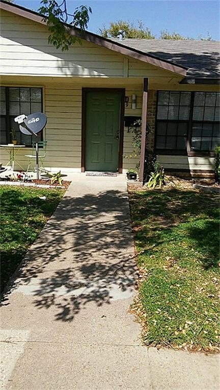 Building Photo - 1100 Janet Cir