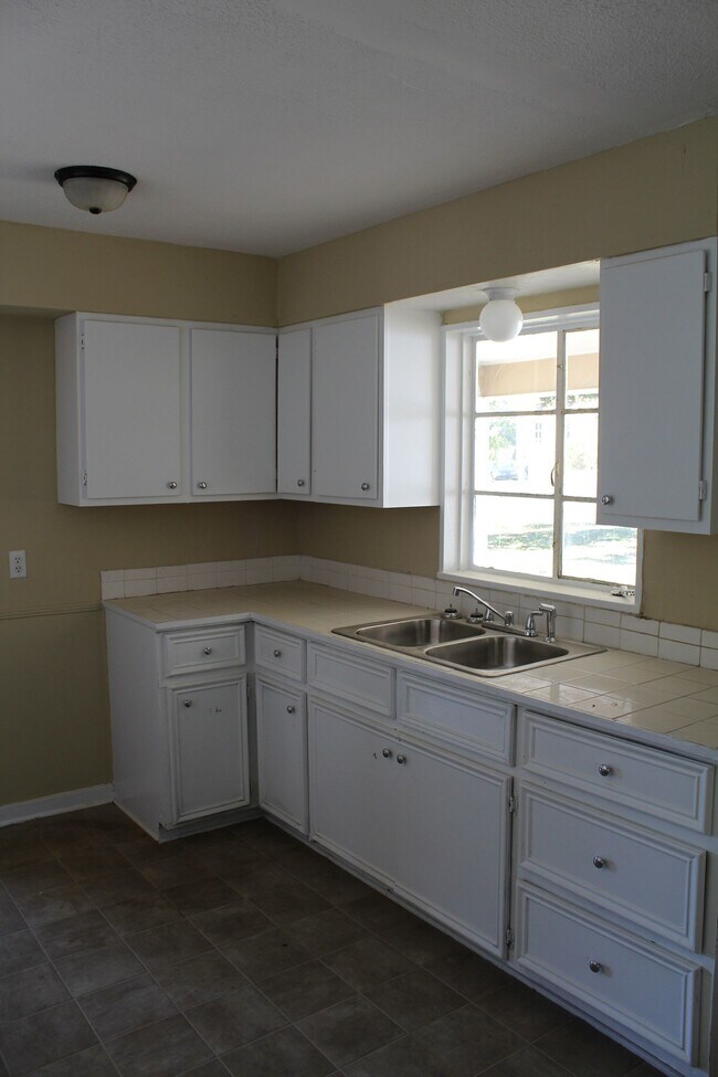 Foto del edificio - 2920 Oak Forest Dr
