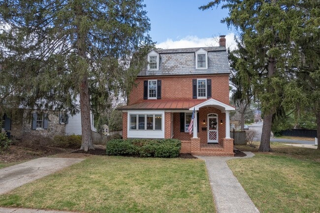 Building Photo - 317 W College Ter