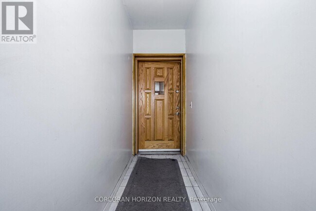 Photo du bâtiment - 2257 Dundas St W