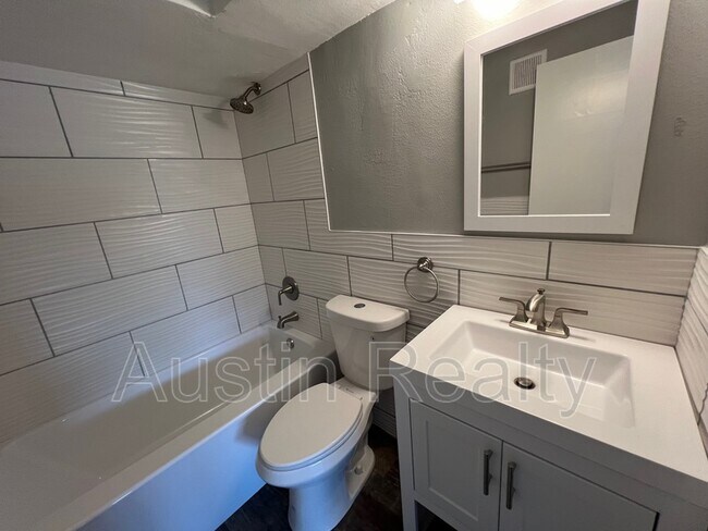 Building Photo - 2727 Hampton Ave