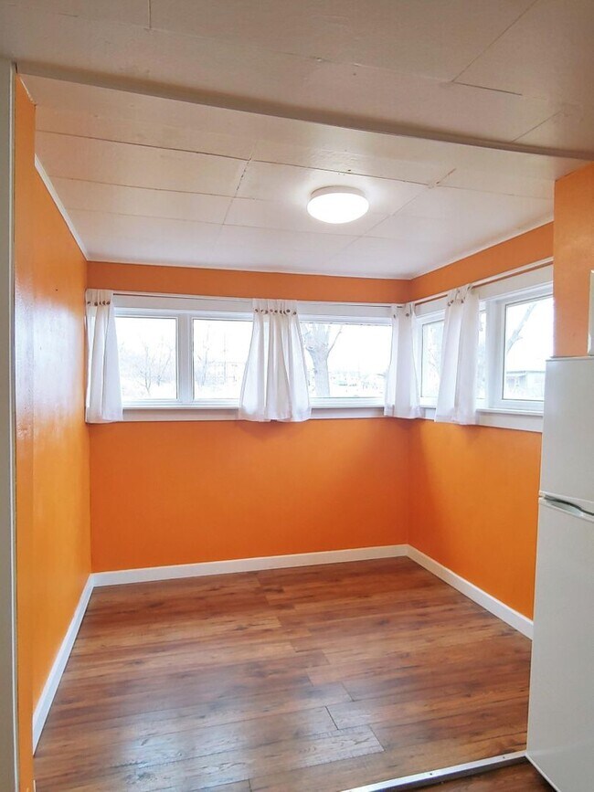 Building Photo - SEC104