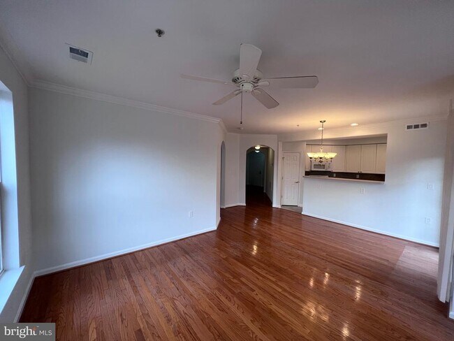 Building Photo - 5116 Donovan Dr
