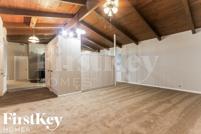 Foto del edificio - 4913 Victoria Rd