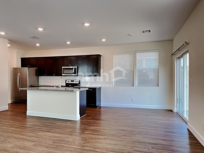 Foto del edificio - 9288 Opal Bay Ct