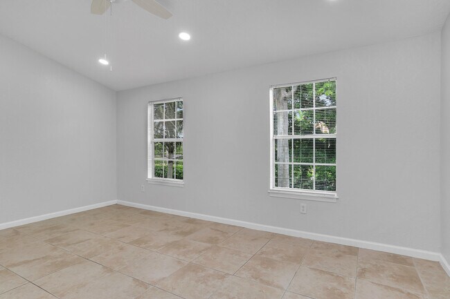 Foto del edificio - 1020 Crystal Way