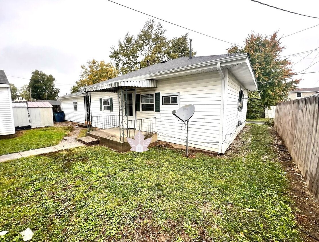 Primary Photo - Cozy & Quiet 3BR Home with LVP Flooring