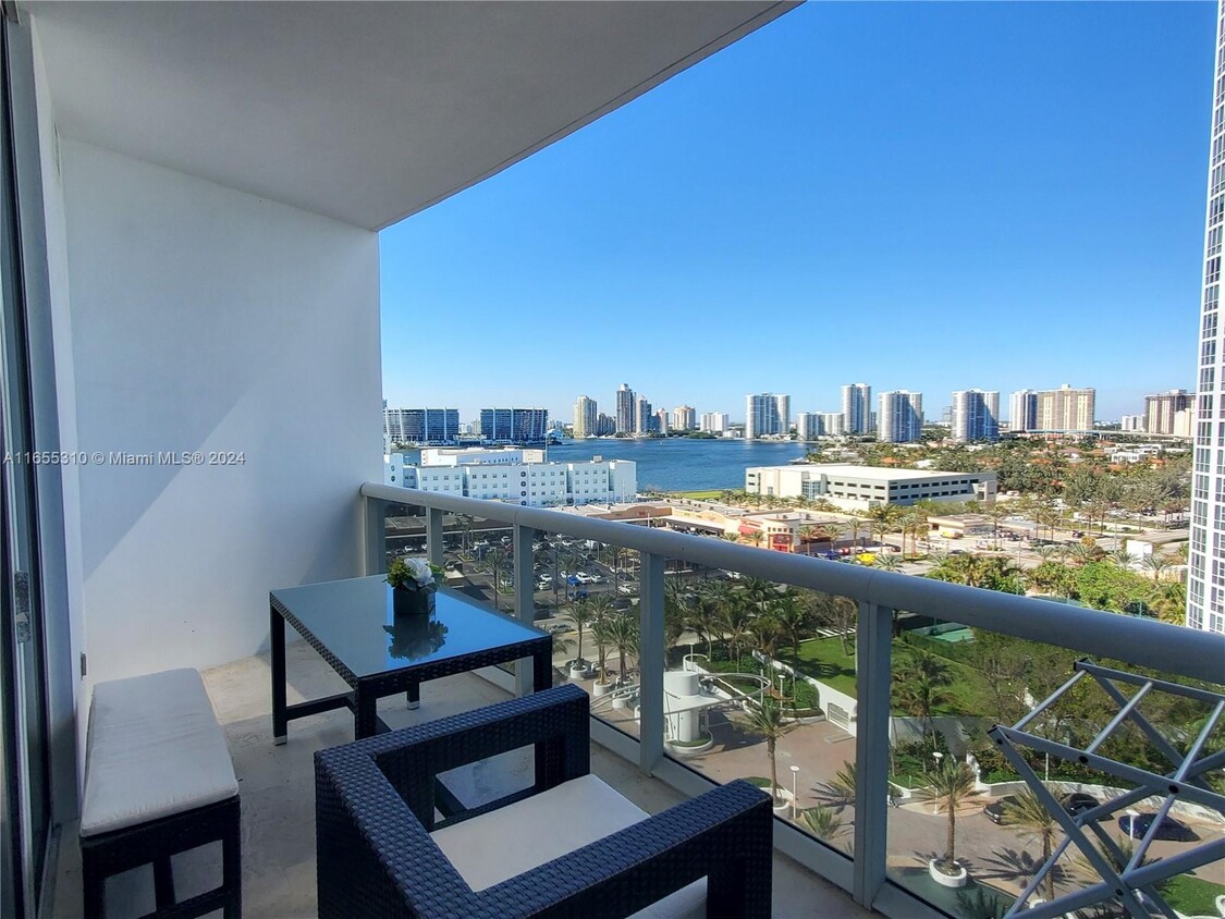 Foto principal - 18101 COLLINS Ave