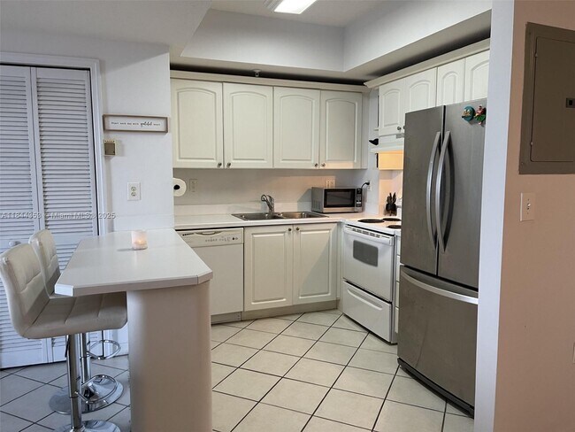 Foto del edificio - 3500 Coral Way