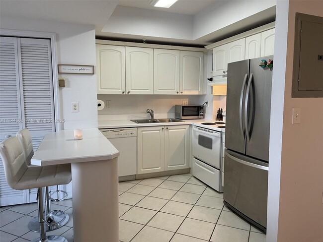 Building Photo - 3500 Coral Way