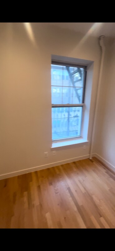 Building Photo - 227 E 29th St