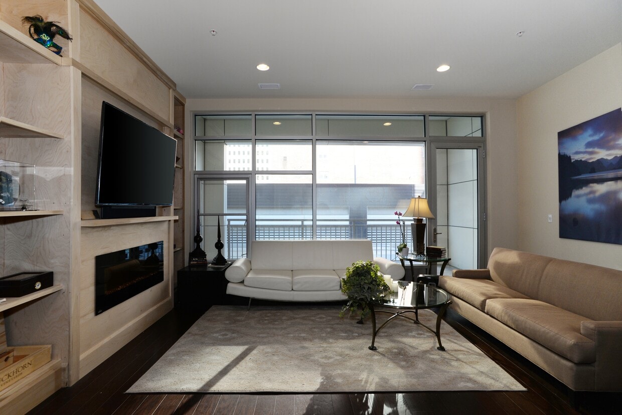 Primary Photo - 301 Fifth Ave