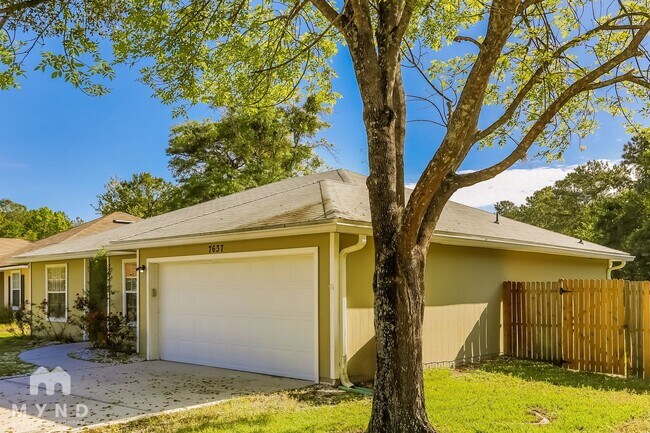 Foto del edificio - 7637 Invermere Blvd N