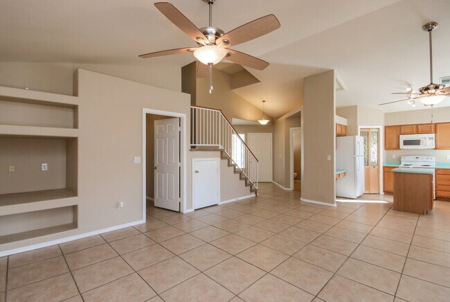 Building Photo - 969 E Elgin St