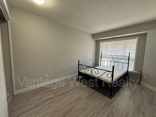 Building Photo - 306-3115 De Montreuil Court