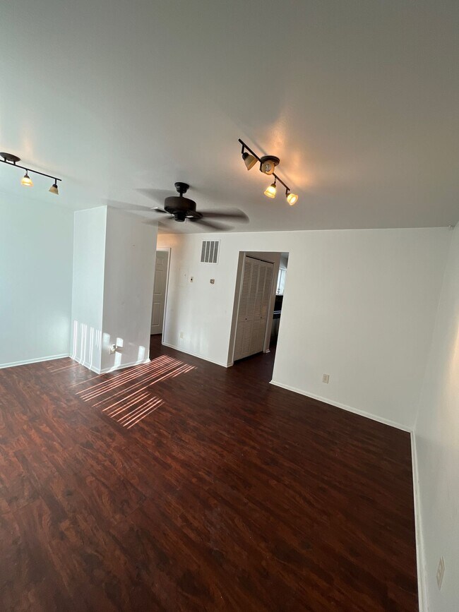 Foto del edificio - 351 Park Creeke Ln