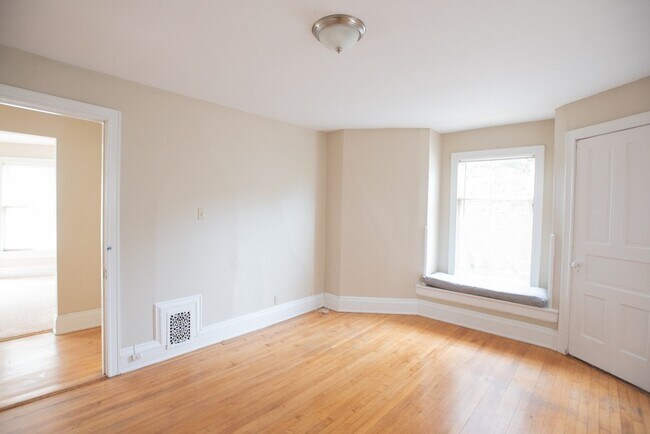 Foto del edificio - 2726 N Murray Ave