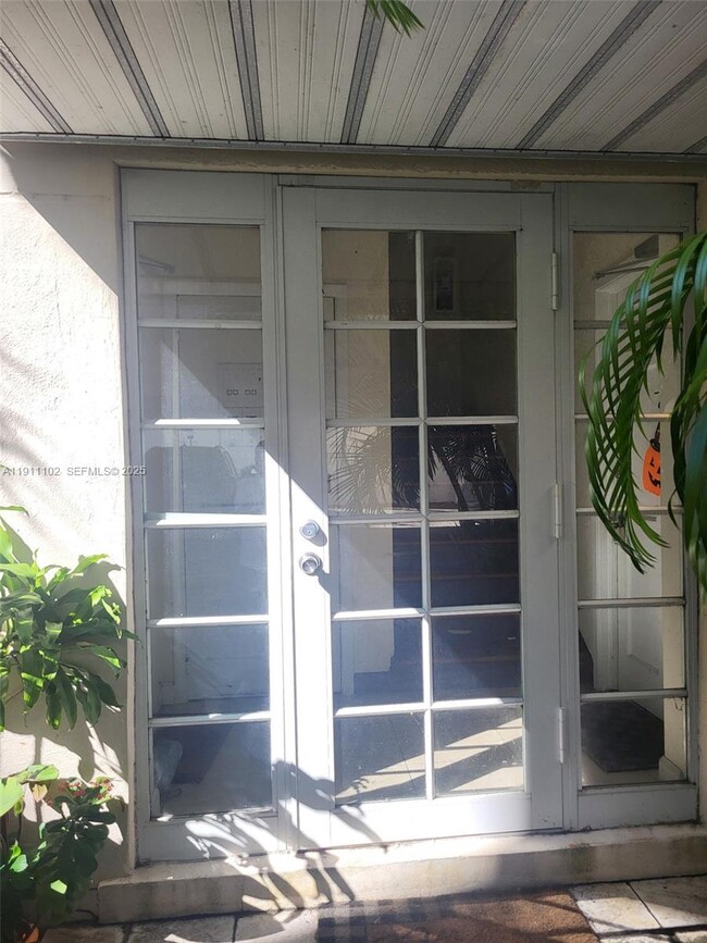 Foto del edificio - 215 Sidonia Ave