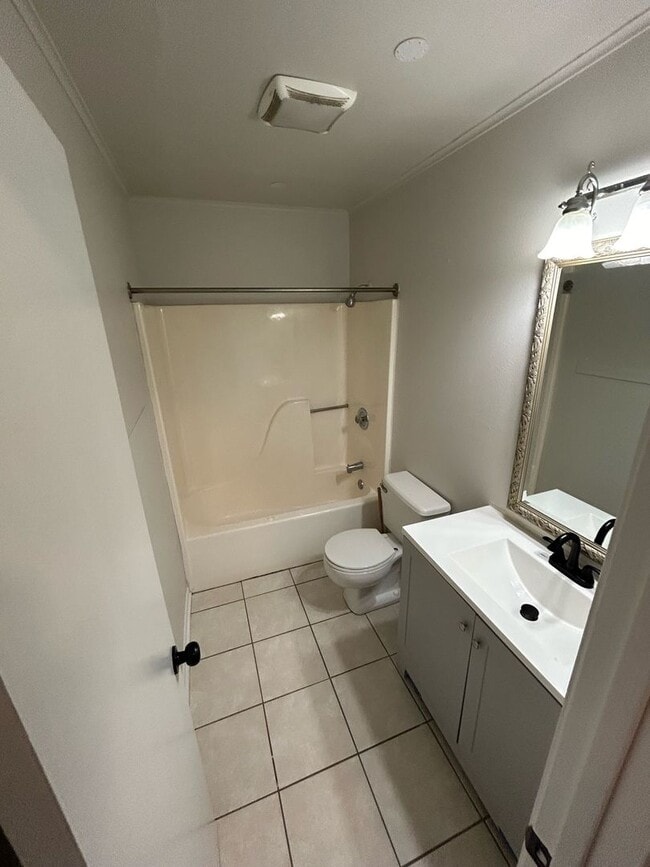 Building Photo - 42 Edgehill Cove