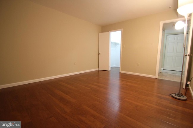 Building Photo - 14430 Parkvale Rd