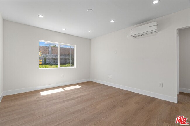 Foto del edificio - 420 S Sepulveda Blvd