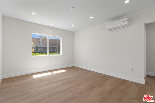 Building Photo - 420 S Sepulveda Blvd