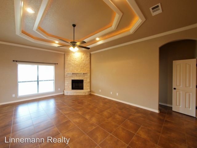 Building Photo - 4 br, 2.5 bath House - 2706 Traditions Drive