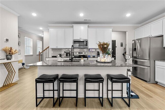 Foto del edificio - 715 River Gdns Dr