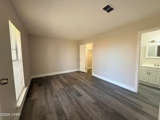 Foto del edificio - 6615 Enzor St