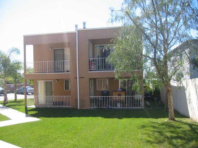 Foto del edificio - 8170-8176 Dodie St