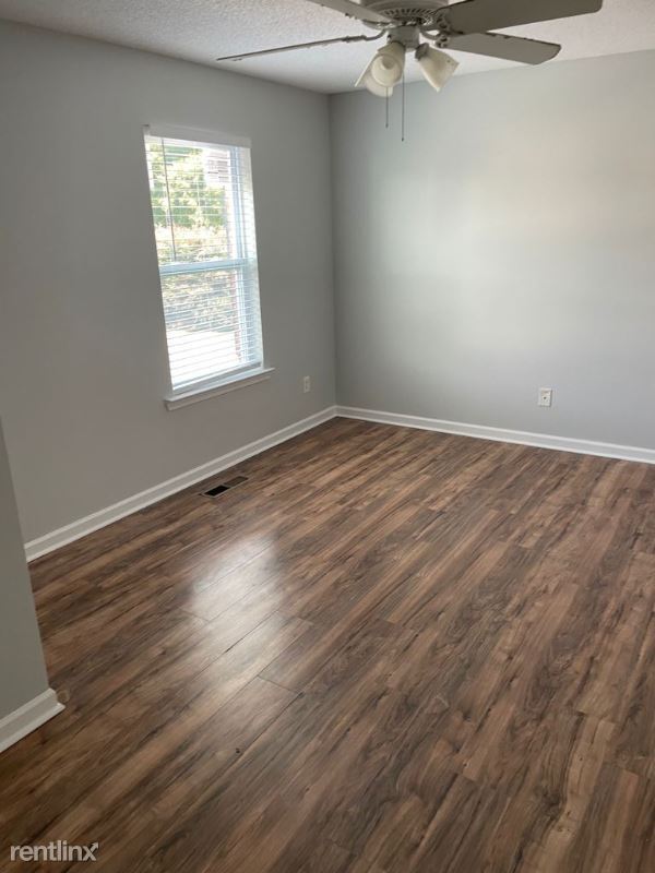 Building Photo - 4 br, 2 bath Townhome - 11 Middlebrook Dr