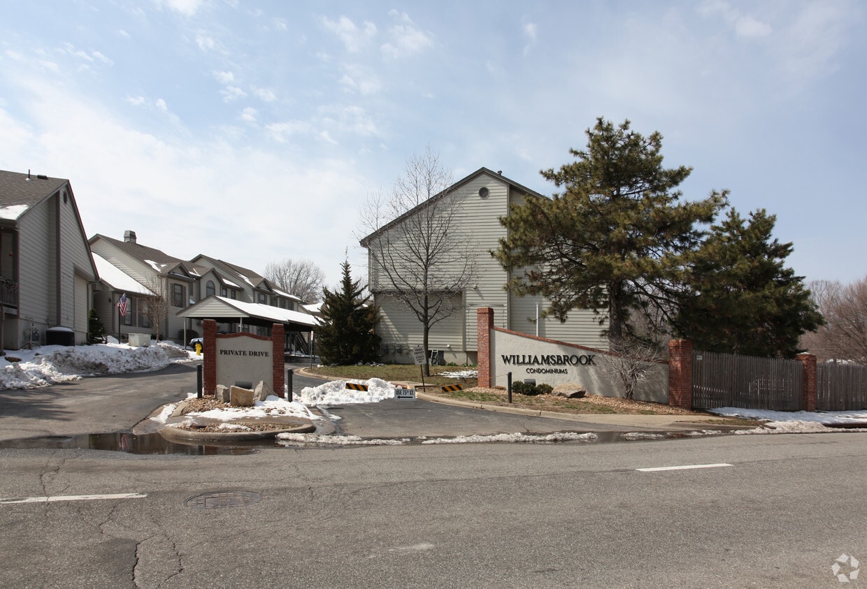 Williamsbrook Condominiums Apartments in Prairie Village, KS