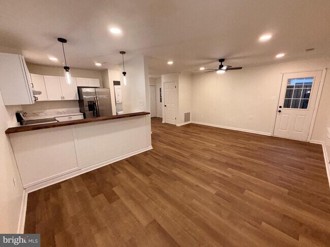 Foto del edificio - 1340 Rigbie Hall Ct