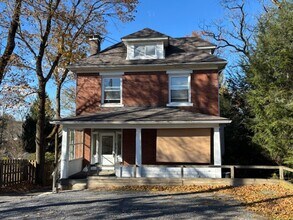 Building Photo - 1070 Luzerne St