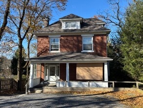 Building Photo - 1070 Luzerne St