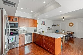 Building Photo - 1423 SW 28th Ave