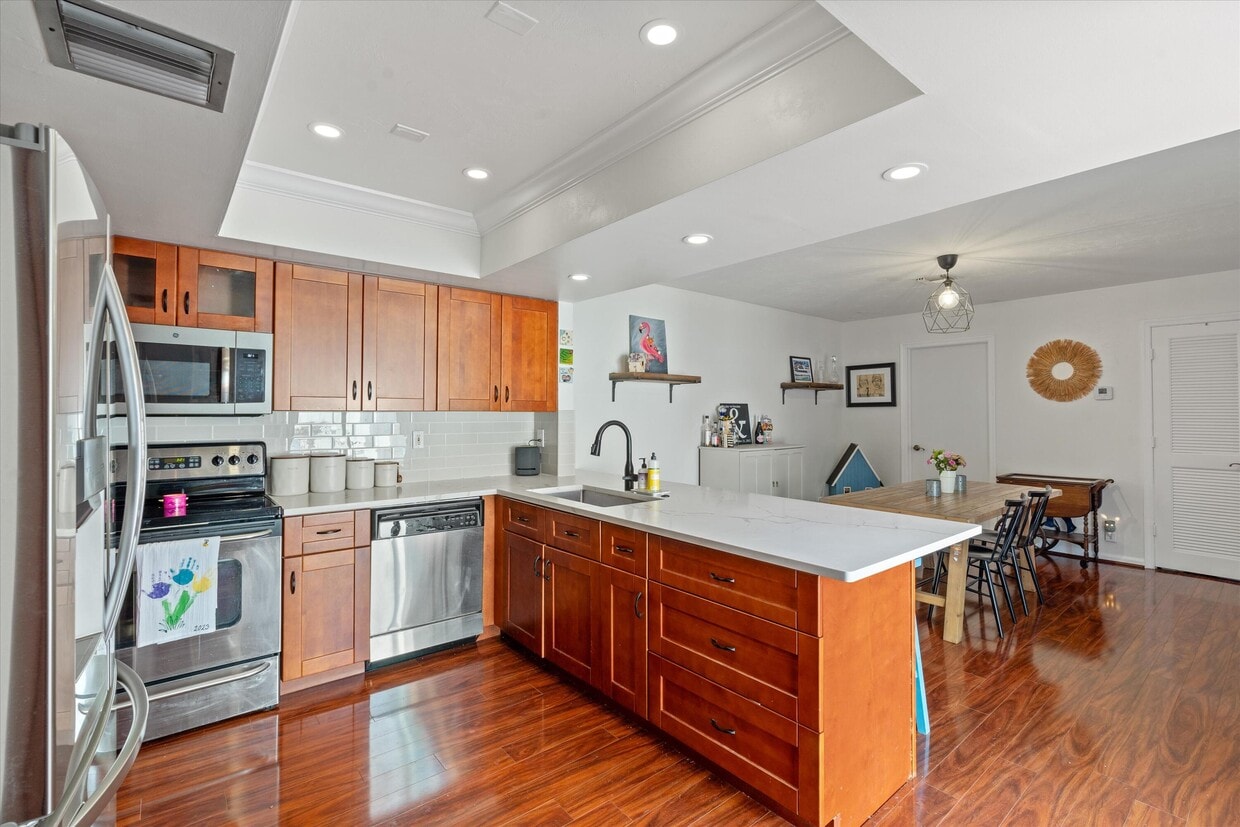 Primary Photo - 1423 SW 28th Ave