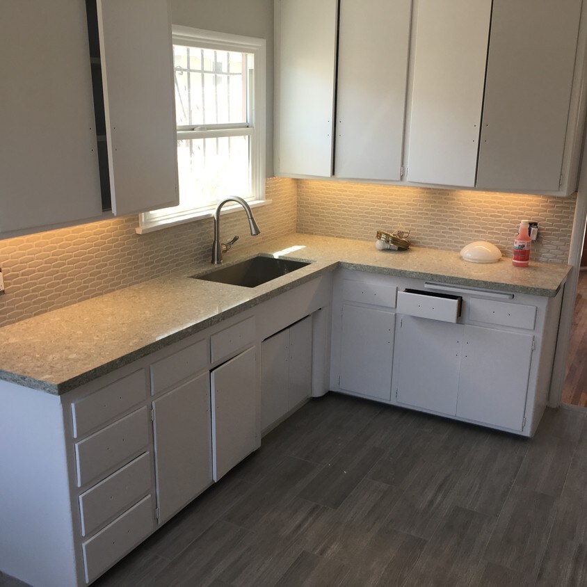 Newer and roomy kitchen with nook - 321 N Avenue 64