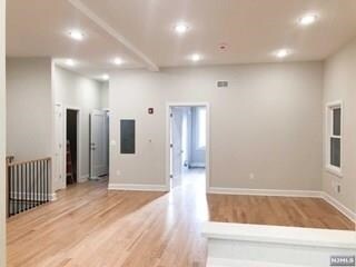 Building Photo - 126 42nd St