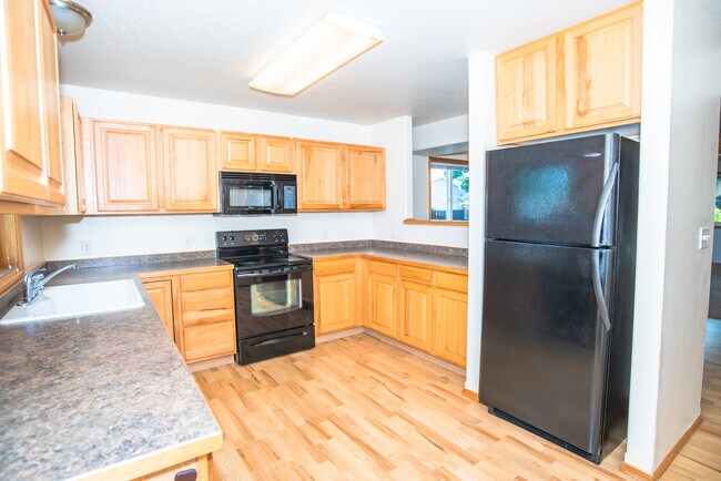 Building Photo - 2226 Burlington Ave