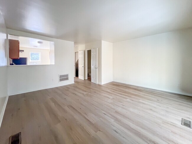 Foto del edificio - 32 Fox Hill Dr