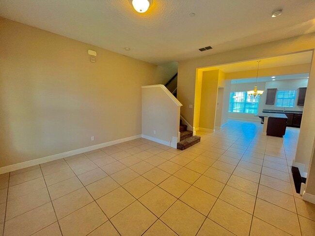 Building Photo - Spacious 4 Bed, 3.5 Bath Lake Mary Home in...