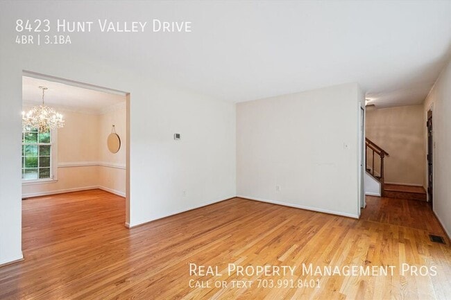 Foto del edificio - 8423 Hunt Valley Dr
