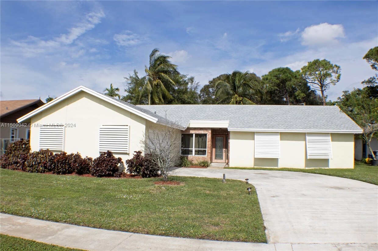 Primary Photo - 5135 Beechwood Rd